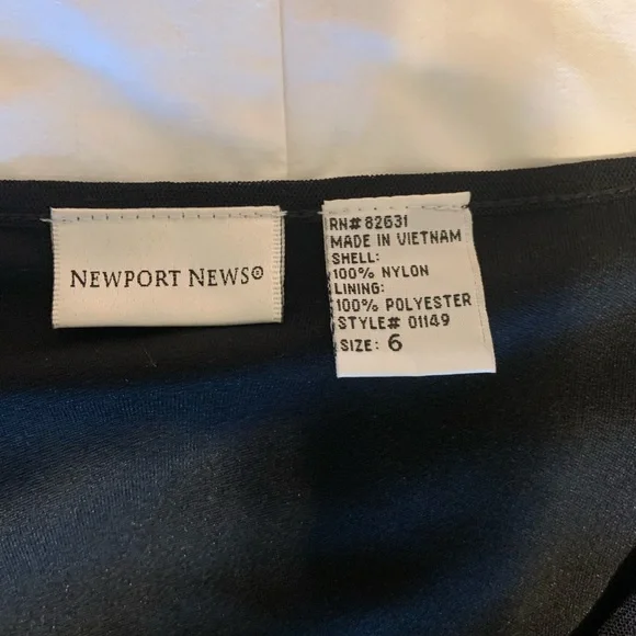 Vintage black nylon floor length dress. Sheer sleeves. Lined to the knee. Size 6 - Picture 4 of 7